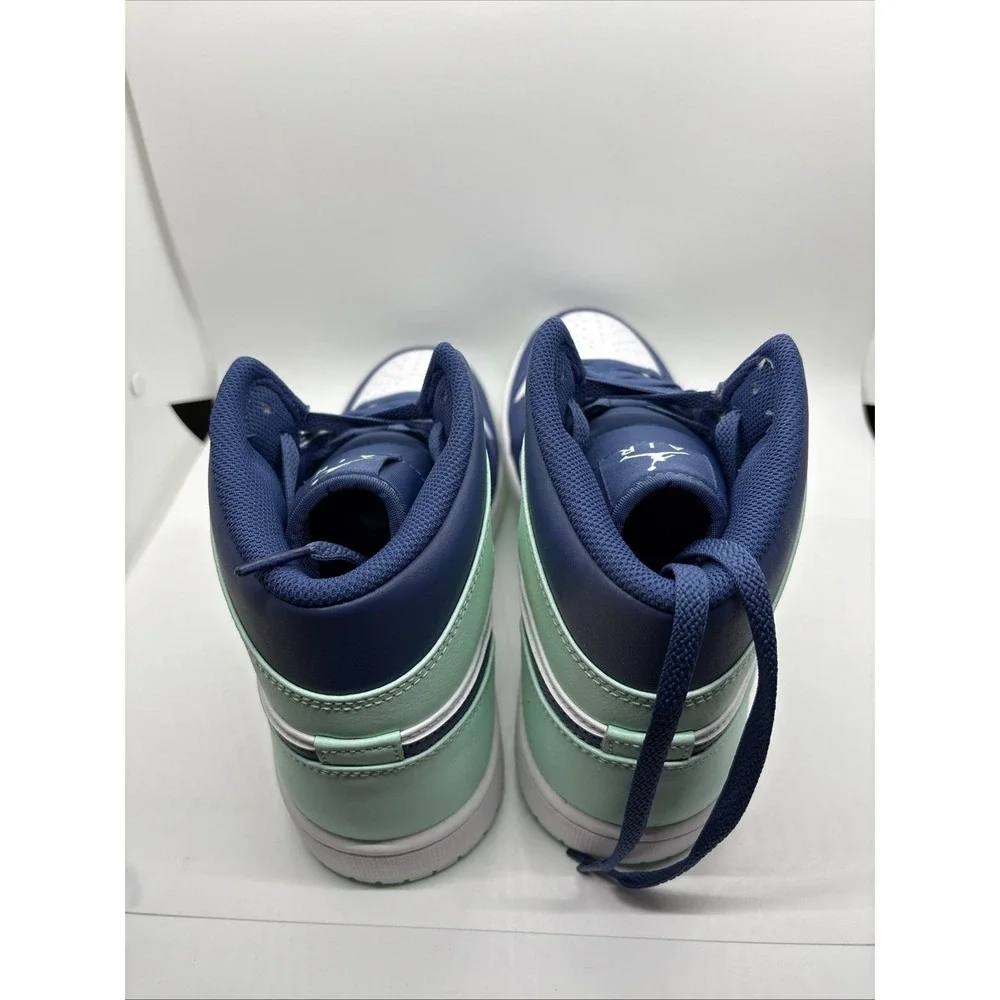 Nike jordan mid